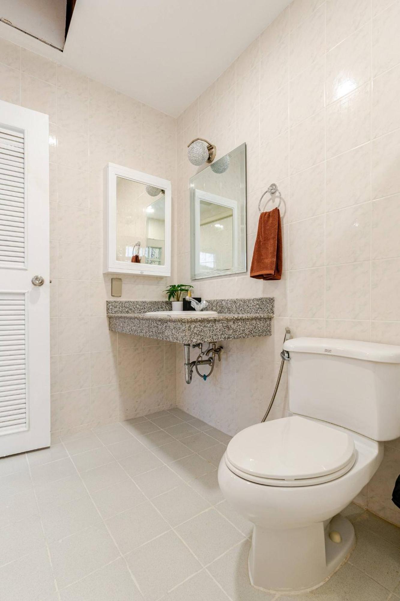 2 Bed Townhouse, Location, Pousada
